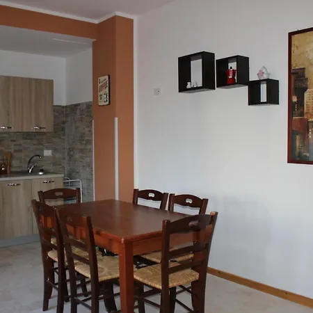 بيت ضيافة Casa Chiarenza كاستيلاّماري ديل غو