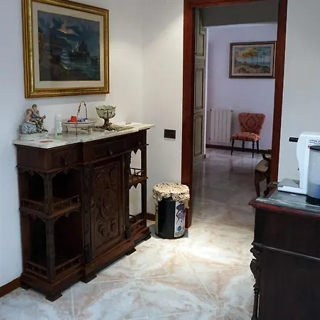 Casa Chiarenza بيت ضيافة 2*