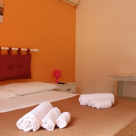 Casa Chiarenza بيت ضيافة كاستيلاّماري ديل غو