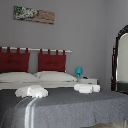 Casa Chiarenza بيت ضيافة كاستيلاّماري ديل غو