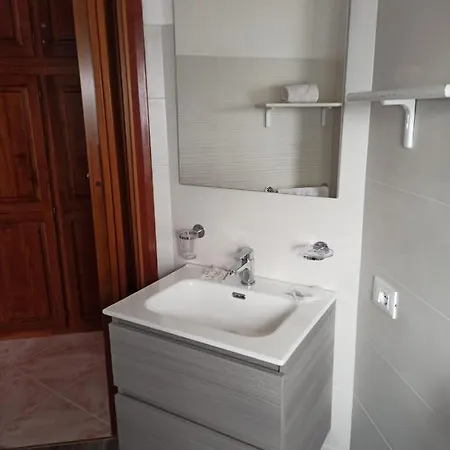 Casa Chiarenza كاستيلاّماري ديل غو