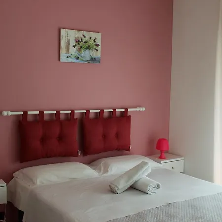 Casa Chiarenza بيت ضيافة 2*