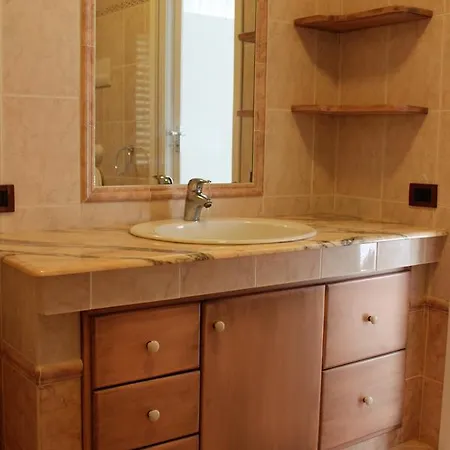 Casa Chiarenza 2* كاستيلاّماري ديل غو