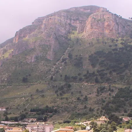 بيت ضيافة Casa Chiarenza كاستيلاّماري ديل غو