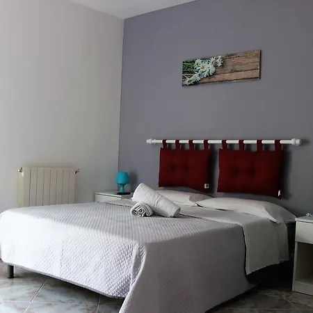 Casa Chiarenza 2* كاستيلاّماري ديل غو