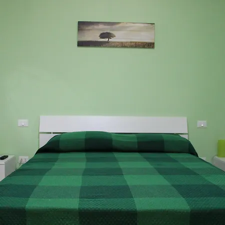 Casa Chiarenza 2* كاستيلاّماري ديل غو